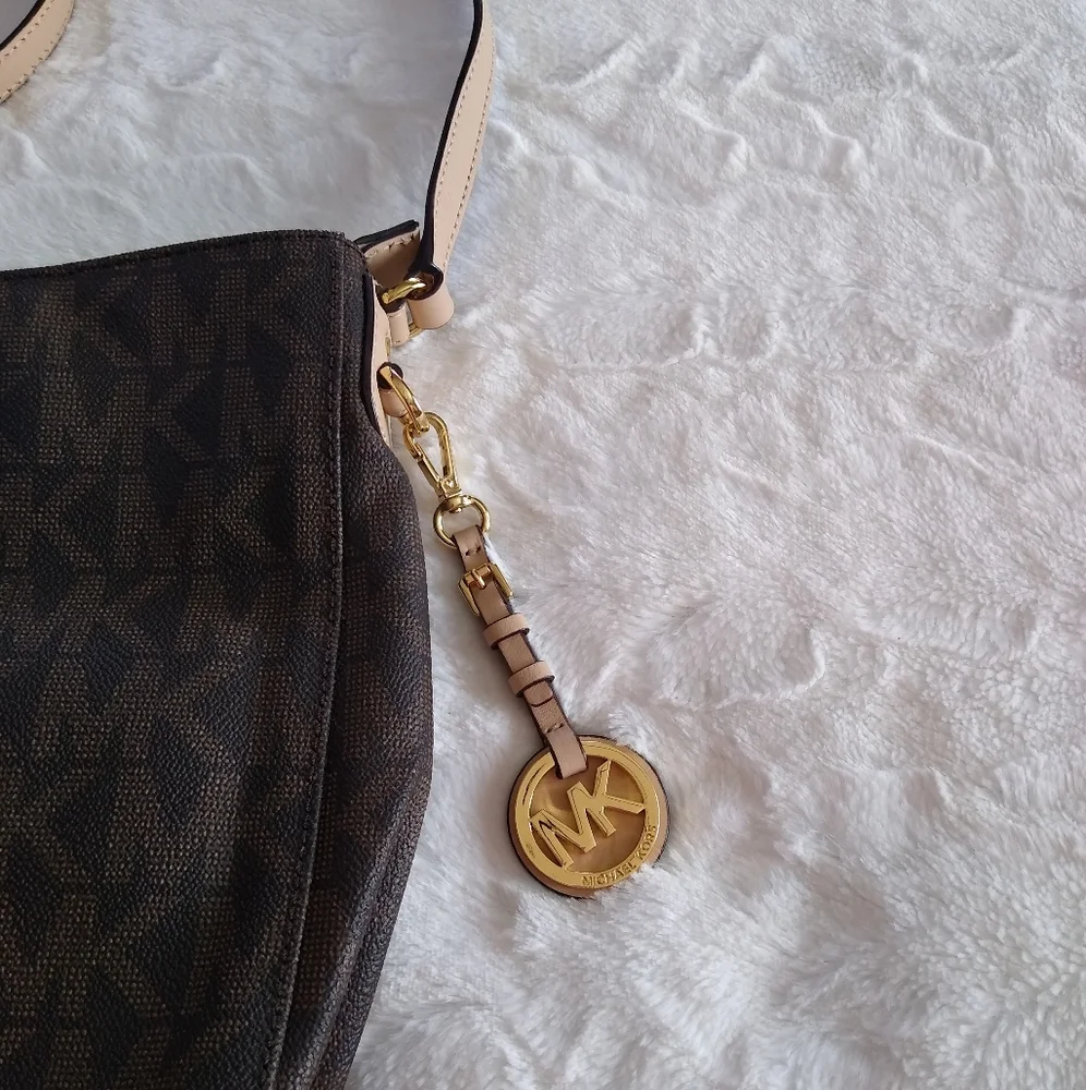 Michael Kors Messenger Crossbody - Picture 5 of 11